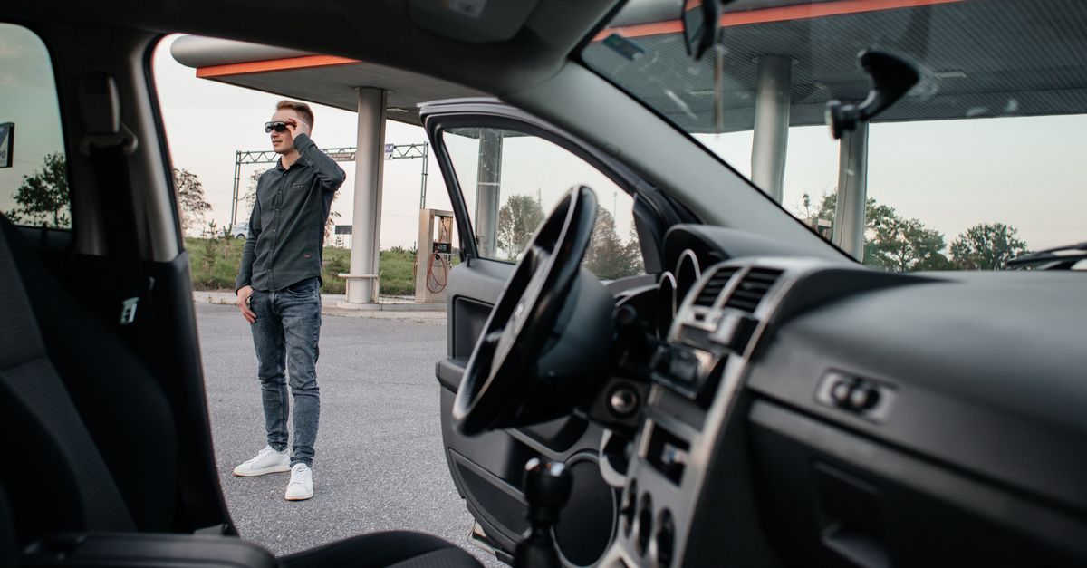 Roadside Car Lockout Service: What to Do and What to Expect — Maplewood Locksmith